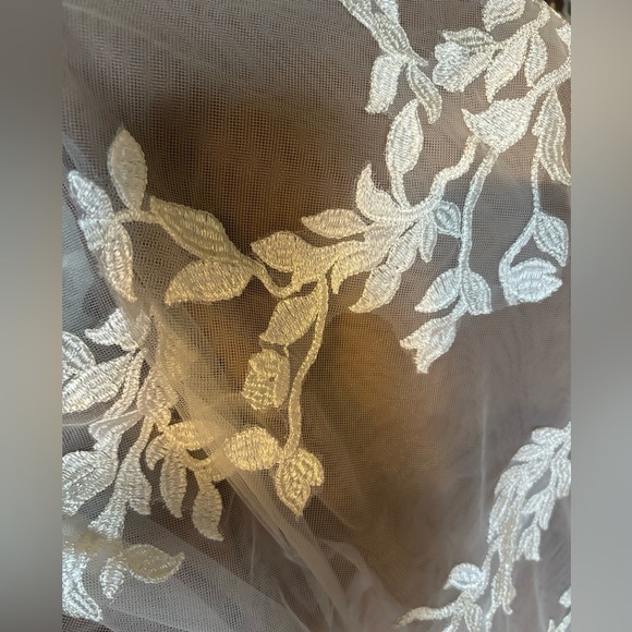 NWT Essence of Australia White Lace Elegant Wedding Dress Size 16 - Picture 6 of 9